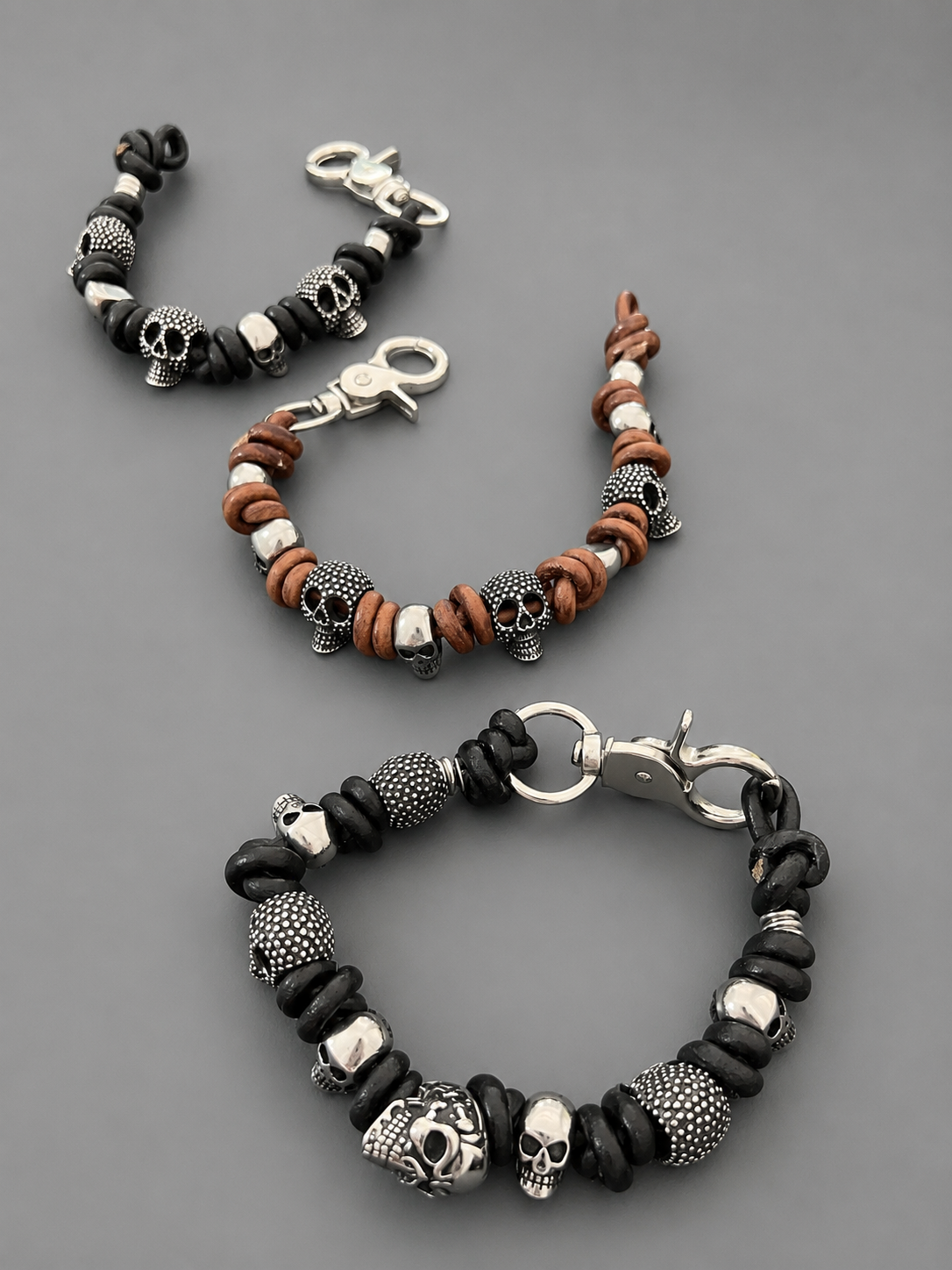 Pulsera de Cuero Y Calaveras